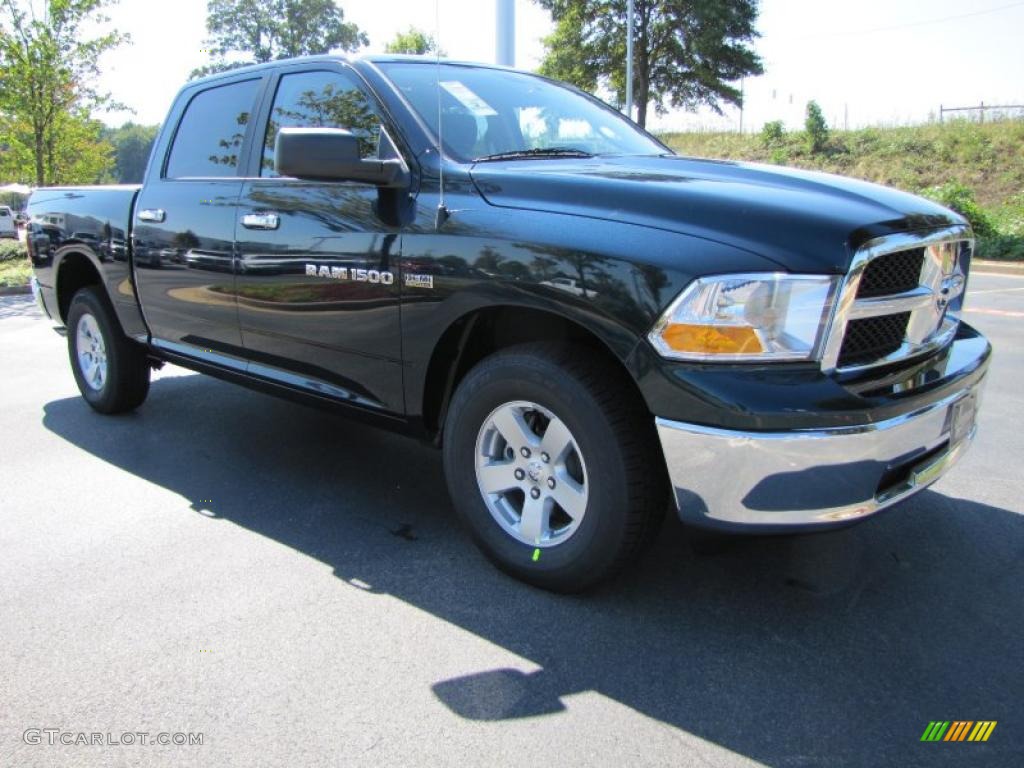 2011 Ram 1500 SLT Crew Cab 4x4 - Hunter Green Pearl / Dark Slate Gray/Medium Graystone photo #4