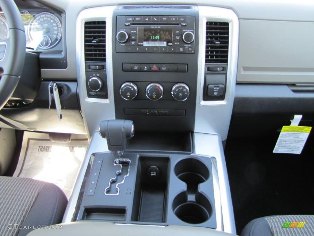 2011 Ram 1500 SLT Crew Cab 4x4 - Hunter Green Pearl / Dark Slate Gray/Medium Graystone photo #10