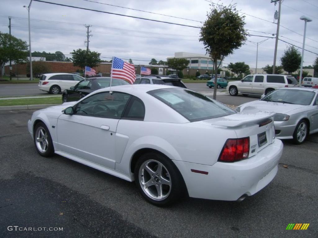 2003 Mustang GT Coupe - Oxford White / Dark Charcoal photo #3