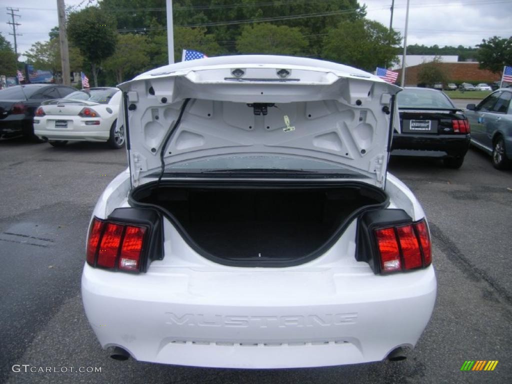 2003 Mustang GT Coupe - Oxford White / Dark Charcoal photo #10