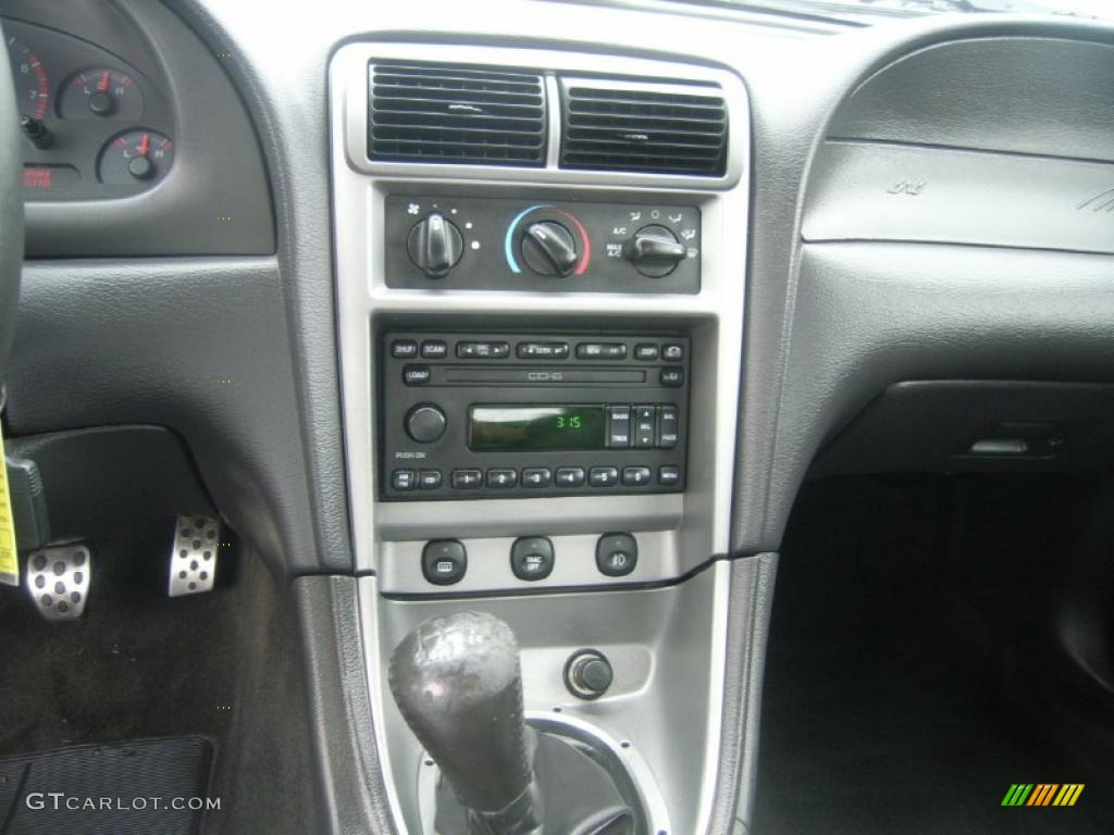 2003 Mustang GT Coupe - Oxford White / Dark Charcoal photo #16
