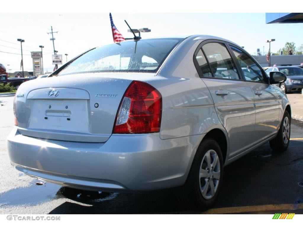 2009 Accent GLS 4 Door - Platinum Silver / Gray photo #2