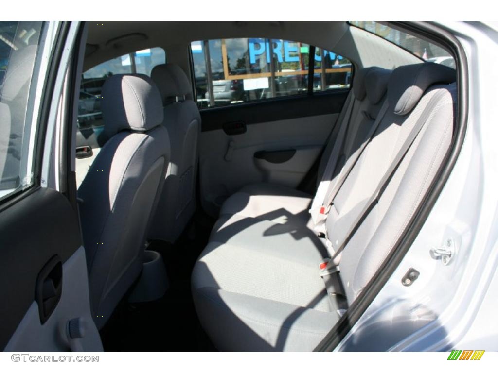 2009 Accent GLS 4 Door - Platinum Silver / Gray photo #16