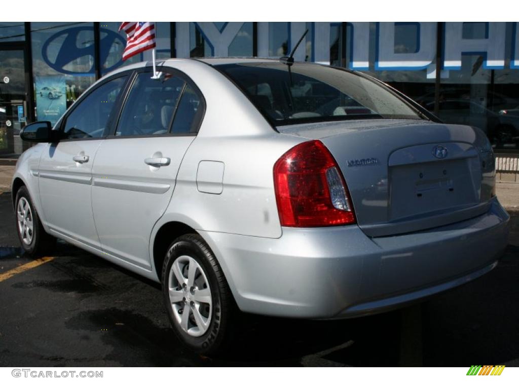 2009 Accent GLS 4 Door - Platinum Silver / Gray photo #17