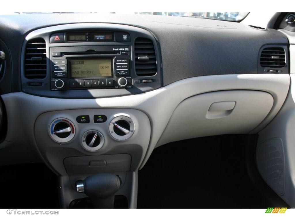 2009 Accent GLS 4 Door - Platinum Silver / Gray photo #19