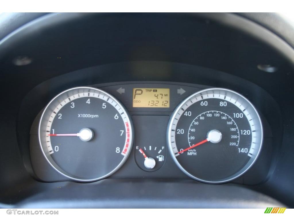 2009 Accent GLS 4 Door - Platinum Silver / Gray photo #21