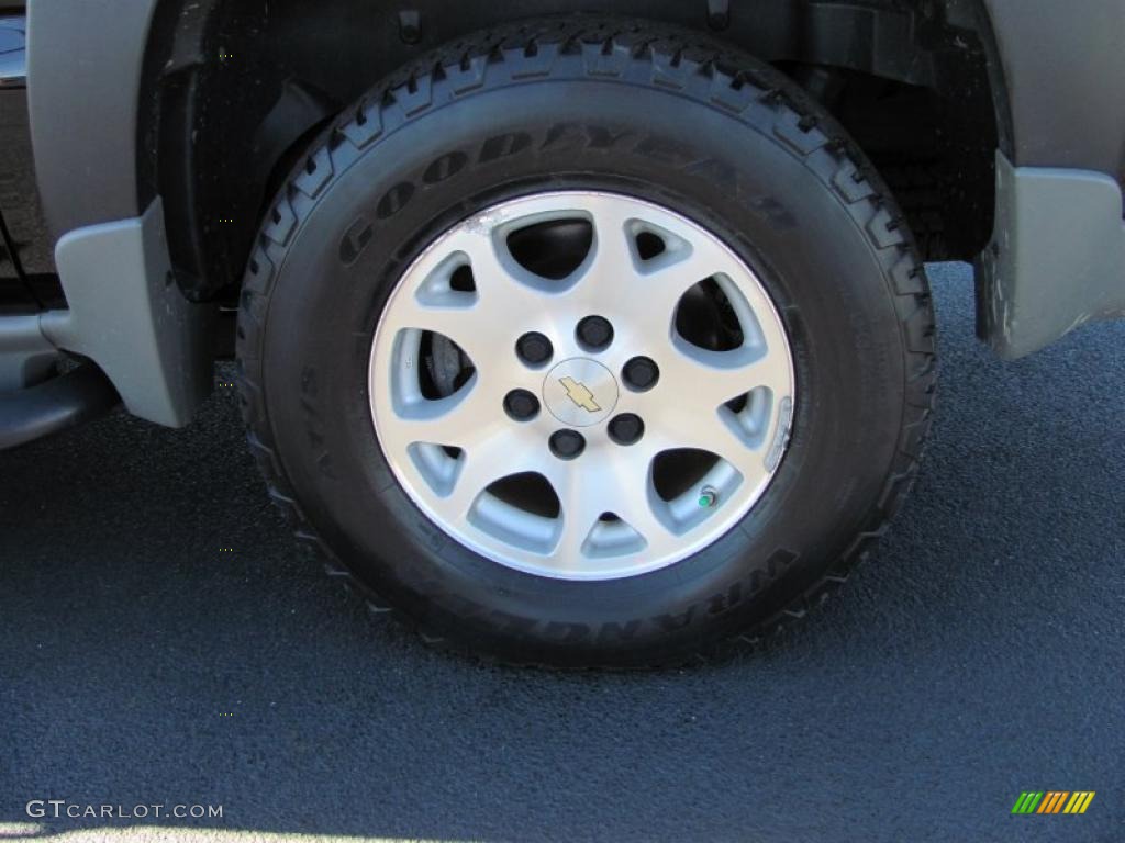2004 Chevrolet Suburban 1500 Z71 4x4 Wheel Photo #37489085