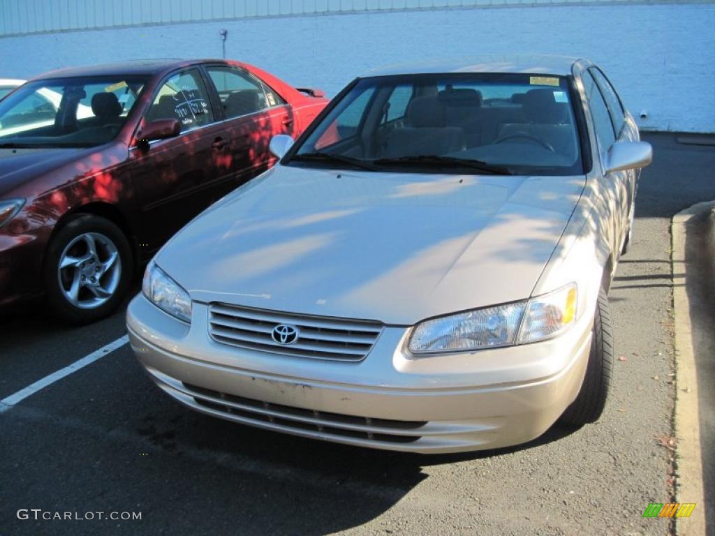 1999 Camry LE - Cashmere Beige Metallic / Oak photo #1