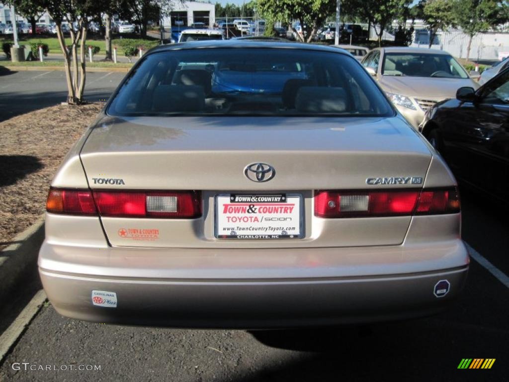 1999 Camry LE - Cashmere Beige Metallic / Oak photo #2