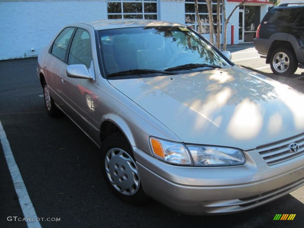 1999 Camry LE - Cashmere Beige Metallic / Oak photo #4