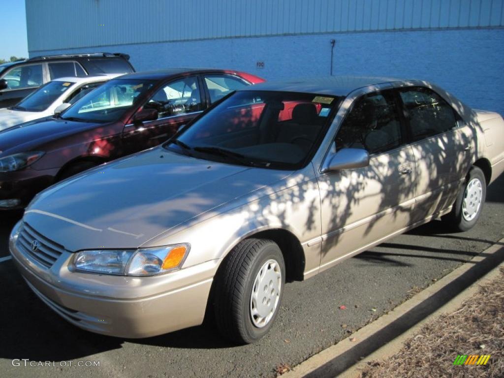 1999 Camry LE - Cashmere Beige Metallic / Oak photo #5