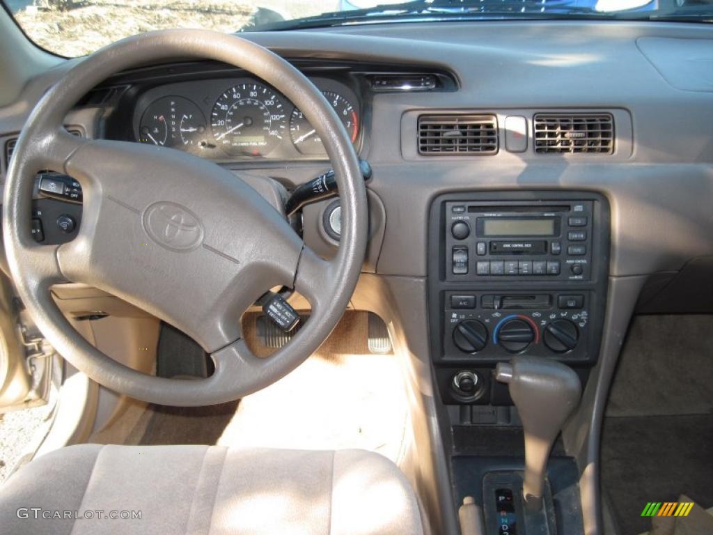 1999 Camry LE - Cashmere Beige Metallic / Oak photo #9