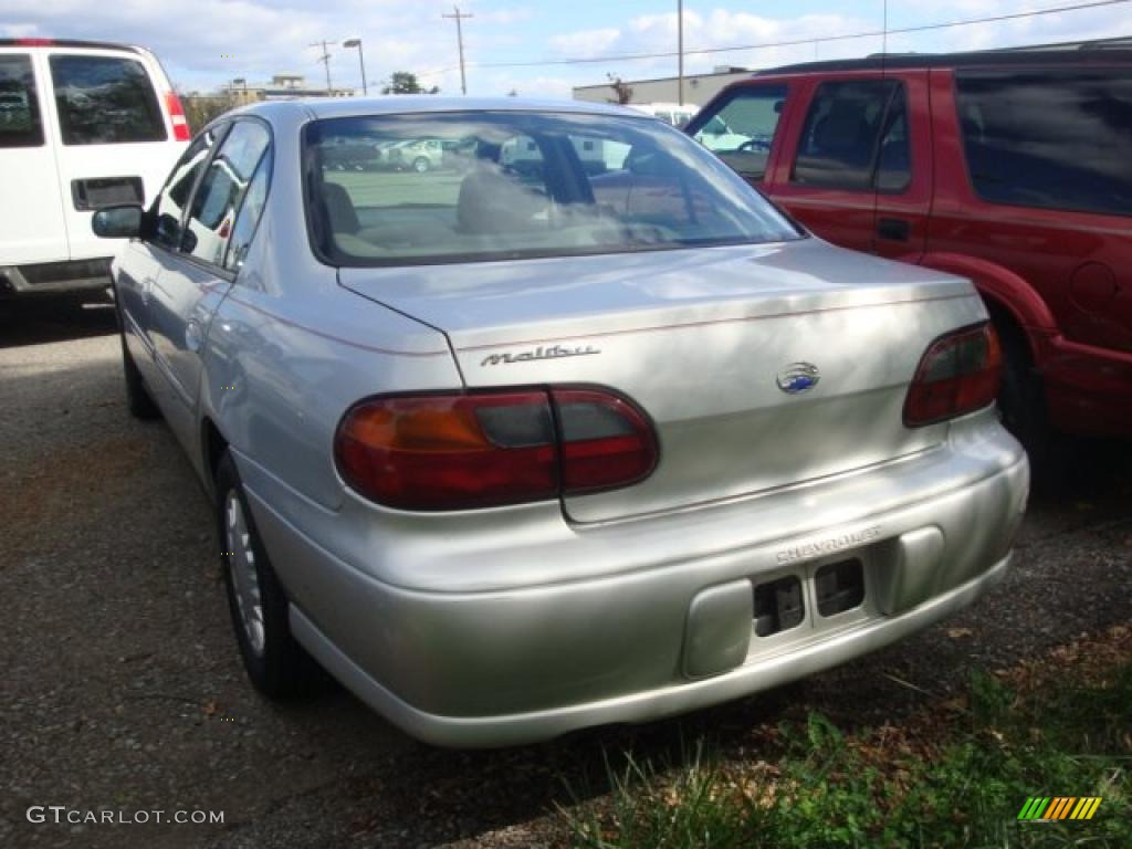 2003 Malibu Sedan - Galaxy Silver Metallic / Gray photo #4