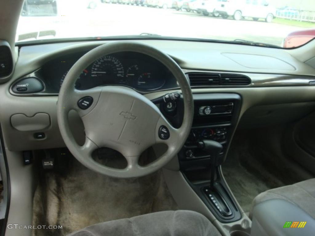 2003 Malibu Sedan - Galaxy Silver Metallic / Gray photo #10