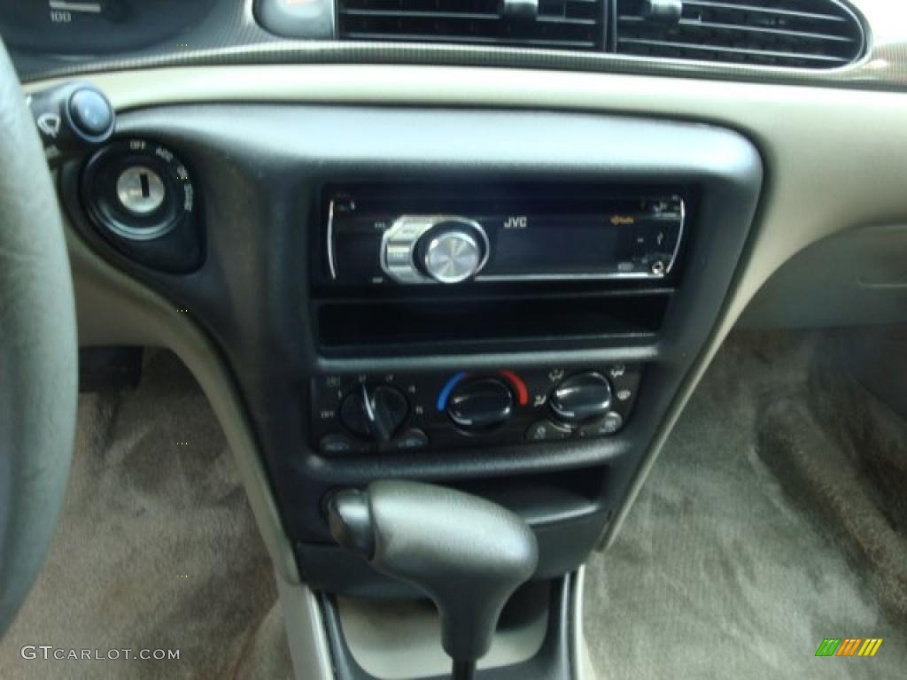 2003 Malibu Sedan - Galaxy Silver Metallic / Gray photo #13