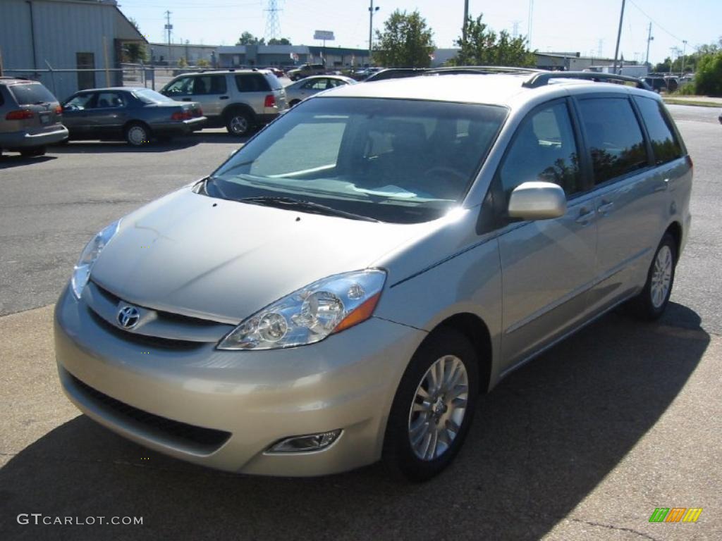 2007 Sienna XLE - Silver Shadow Pearl / Taupe photo #1