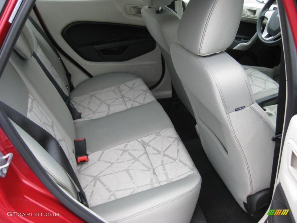 Light Stone/Charcoal Black Cloth Interior 2011 Ford Fiesta SE Sedan Photo #37535316