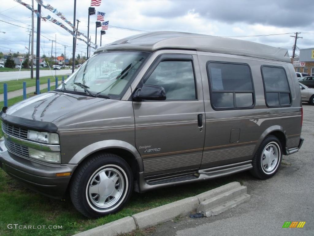 2000 Astro LS Passenger Van - Light Autumnwood Metallic / Neutral photo #1