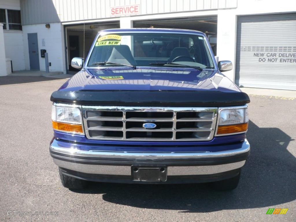 1995 F150 XLT Regular Cab 4x4 - Bright Sapphire Pearl Metallic / Gray photo #2
