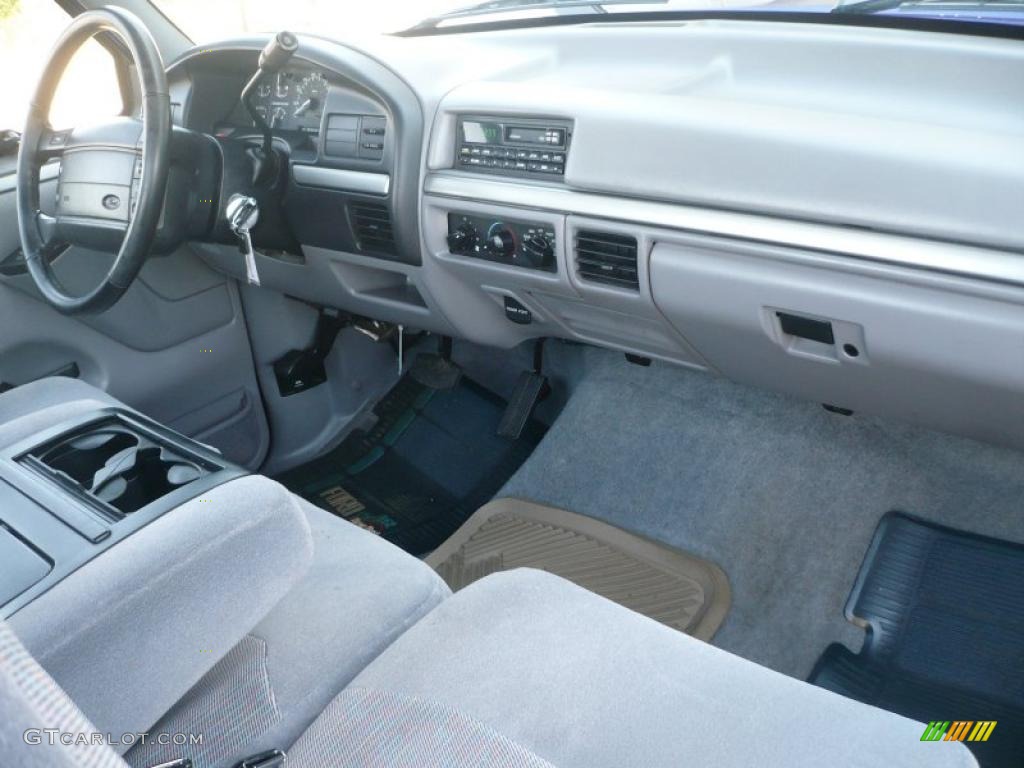 1995 F150 XLT Regular Cab 4x4 - Bright Sapphire Pearl Metallic / Gray photo #12