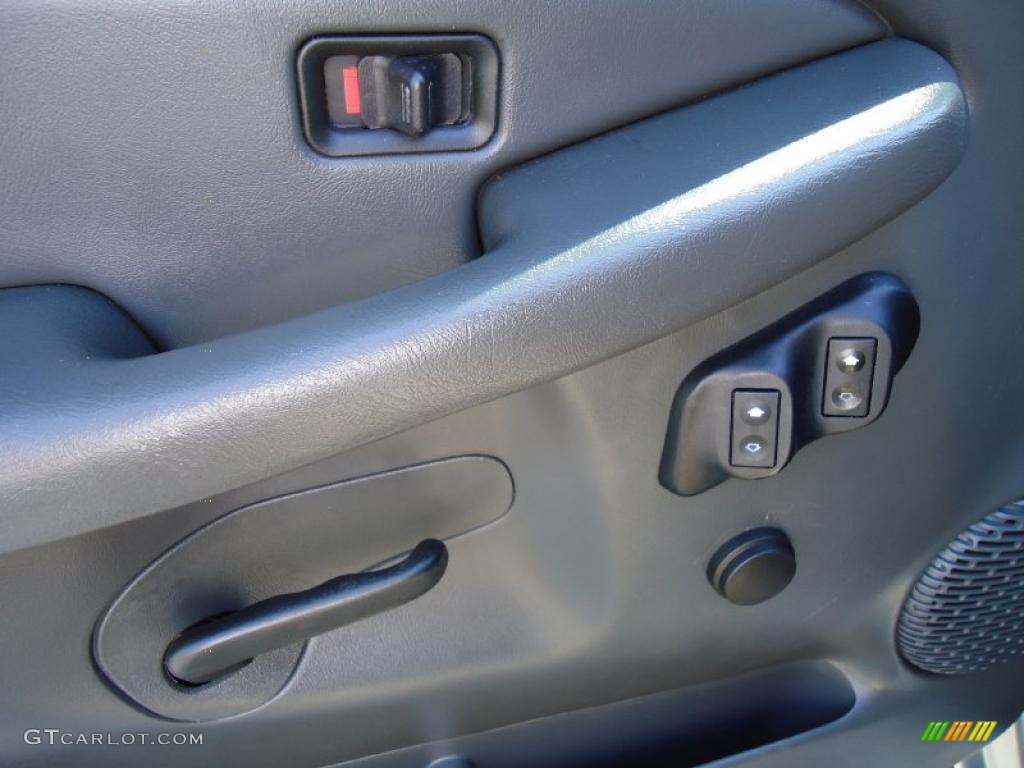 2003 Silverado 1500 LS Extended Cab - Light Pewter Metallic / Dark Charcoal photo #25