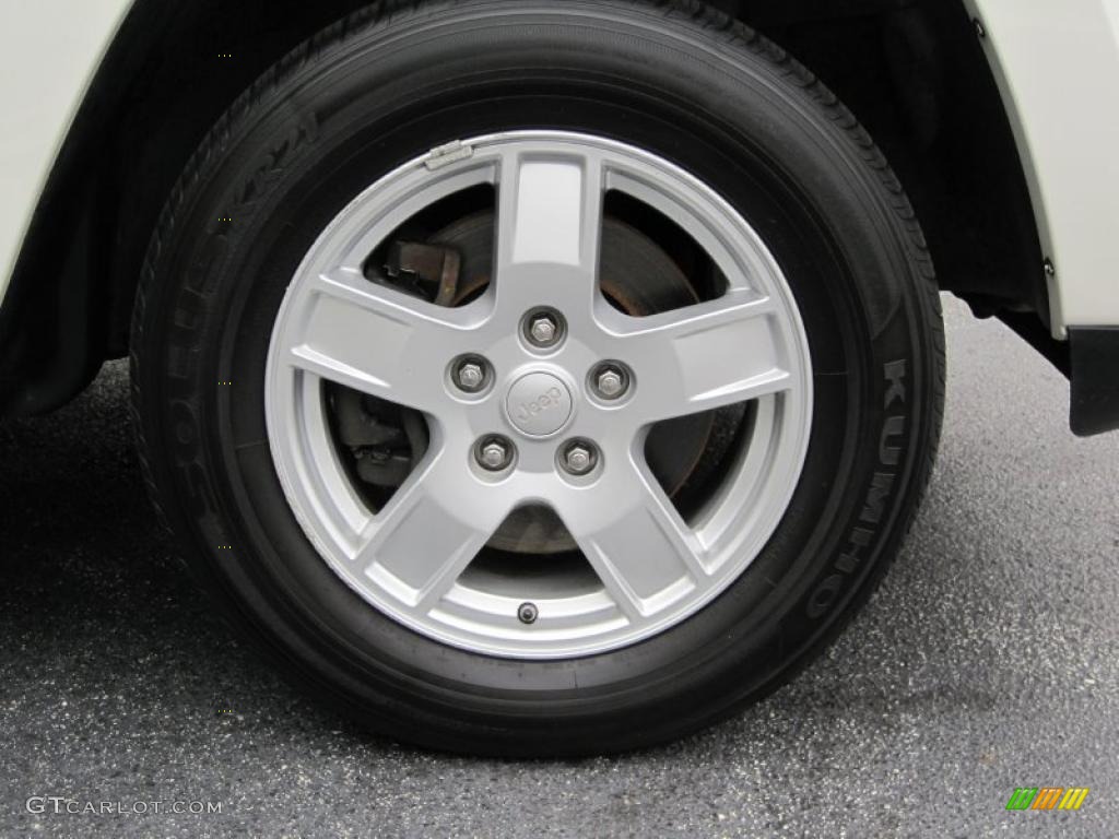 2005 Grand Cherokee Laredo - Stone White / Medium Slate Gray photo #4