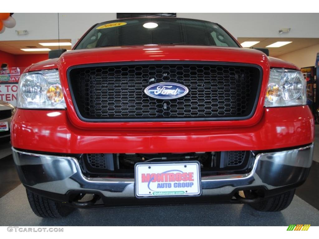 2005 F150 XLT SuperCab 4x4 - Bright Red / Medium Flint Grey photo #7