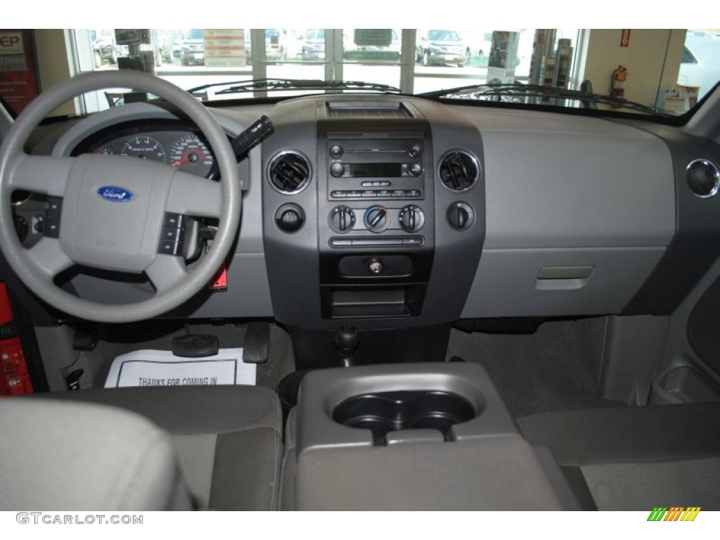2005 F150 XLT SuperCab 4x4 - Bright Red / Medium Flint Grey photo #8