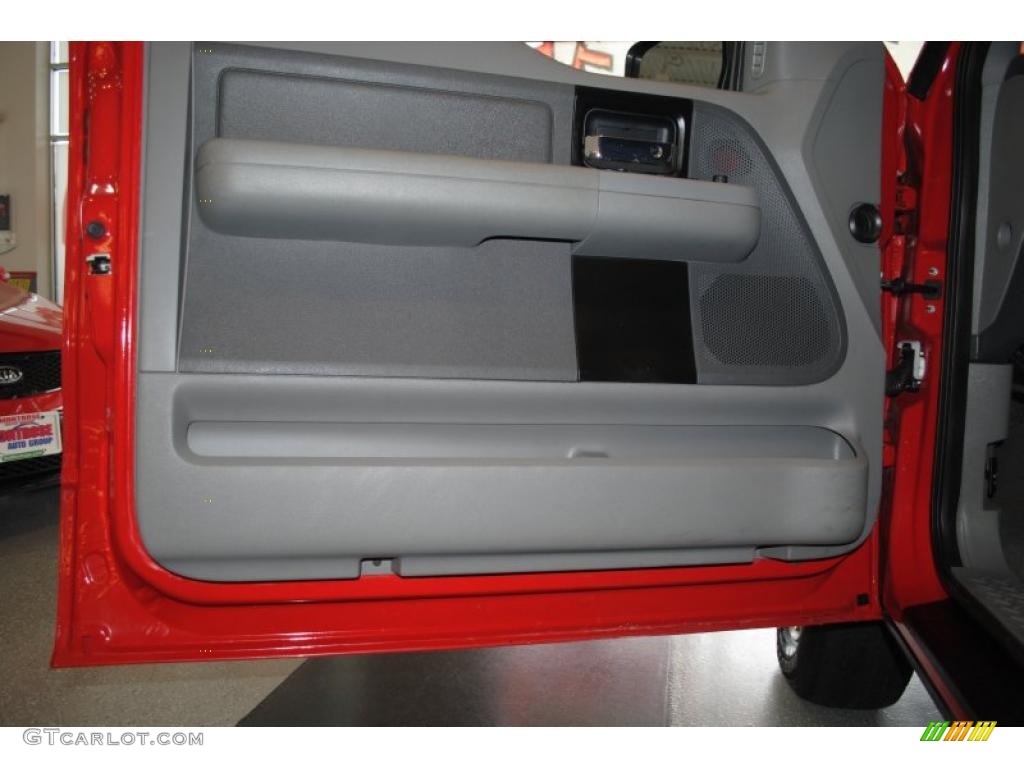 2005 F150 XLT SuperCab 4x4 - Bright Red / Medium Flint Grey photo #33