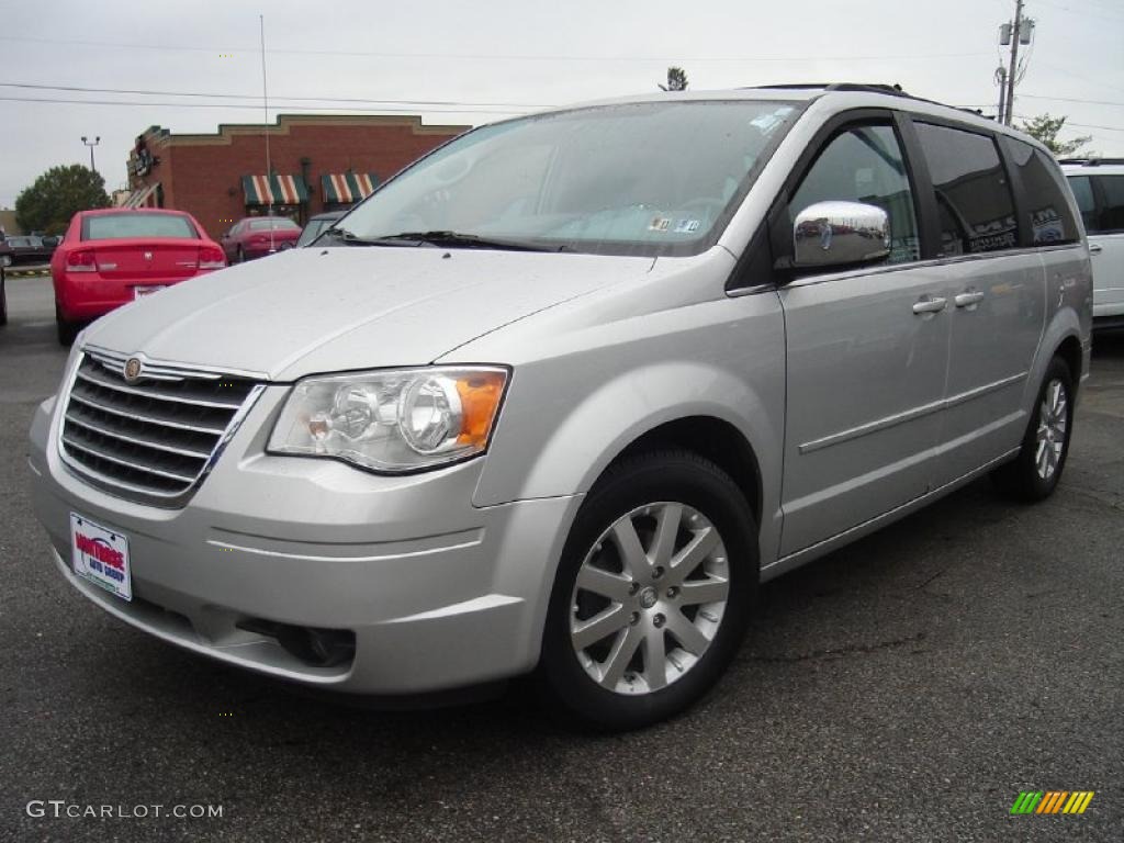 2008 Bright Silver Metallic Chrysler Town Amp Country
