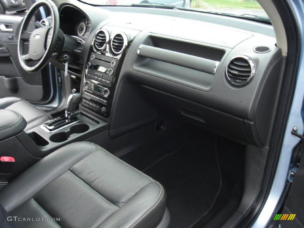 2008 Taurus X Limited - Light Ice Blue Metallic / Charcoal Black photo #15