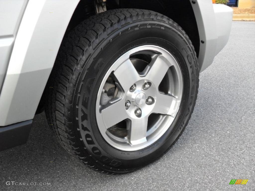 2010 Jeep Commander Sport 4x4 Wheel Photo #37562868