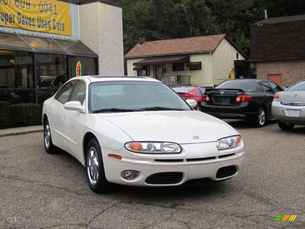 White Diamond Oldsmobile Aurora