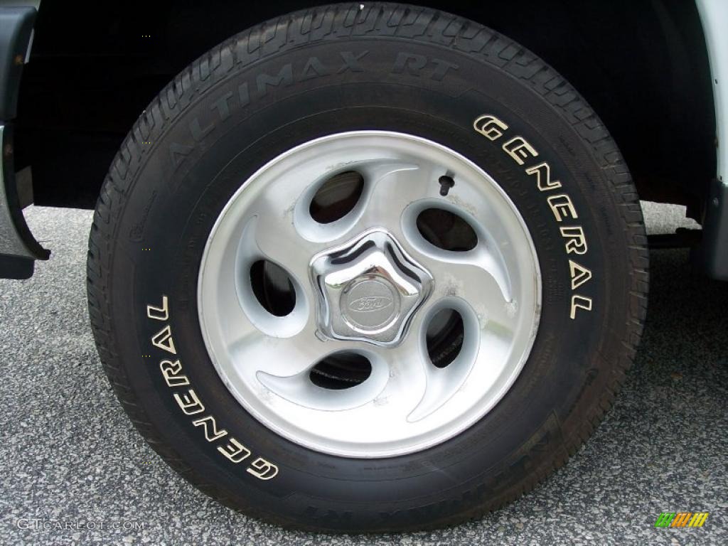 2000 Ford Explorer XLT 4x4 Wheel Photo #37570938
