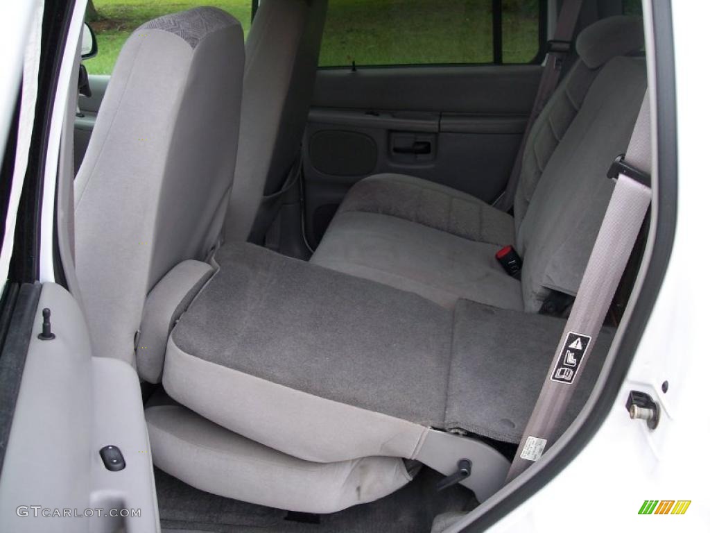 2000 Explorer XLT 4x4 - Oxford White / Medium Graphite photo #35