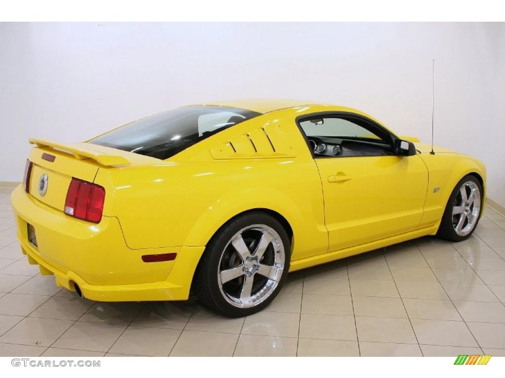 2005 Mustang GT Premium Coupe - Screaming Yellow / Dark Charcoal photo #7