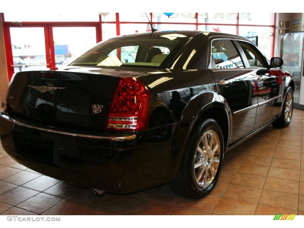 2008 300 C HEMI AWD - Brilliant Black Crystal Pearl / Dark Slate Gray photo #2