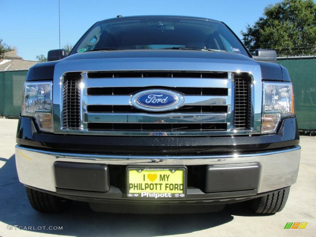 2010 F150 XLT SuperCrew - Tuxedo Black / Medium Stone photo #9