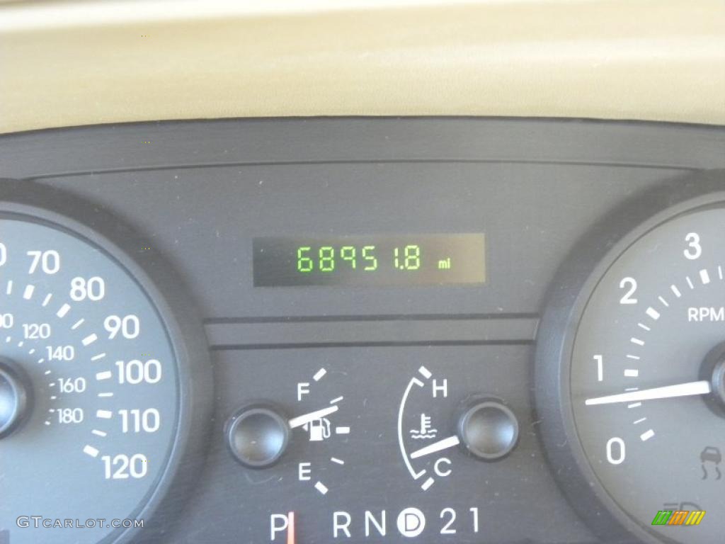 2006 Grand Marquis GS - Light Tundra Metallic / Light Camel photo #22