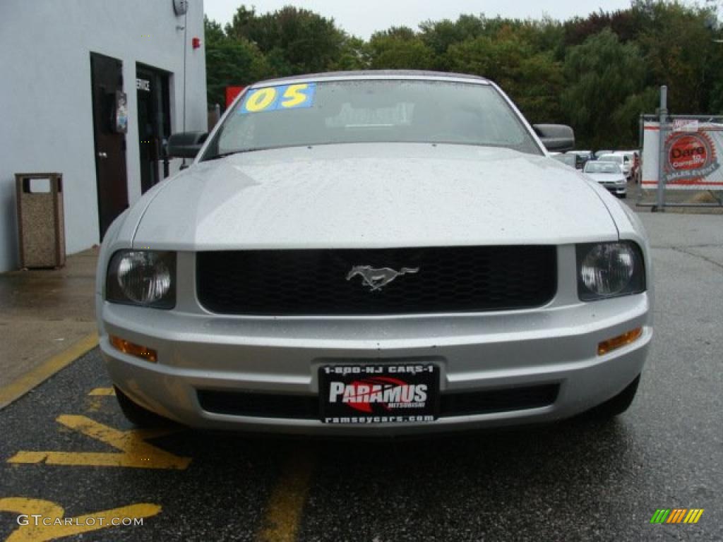 2005 Mustang V6 Premium Convertible - Satin Silver Metallic / Dark Charcoal photo #3