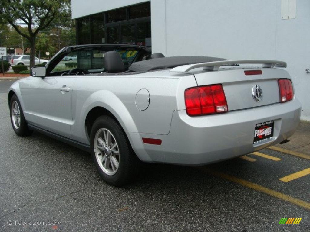 2005 Mustang V6 Premium Convertible - Satin Silver Metallic / Dark Charcoal photo #5
