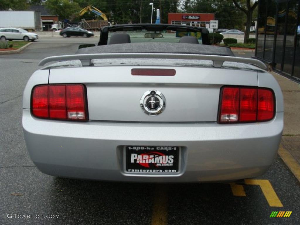 2005 Mustang V6 Premium Convertible - Satin Silver Metallic / Dark Charcoal photo #6