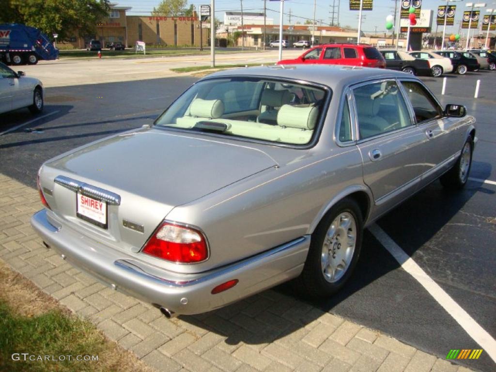 2001 XJ Vanden Plas - Platinum Silver Metallic / Ivory photo #4