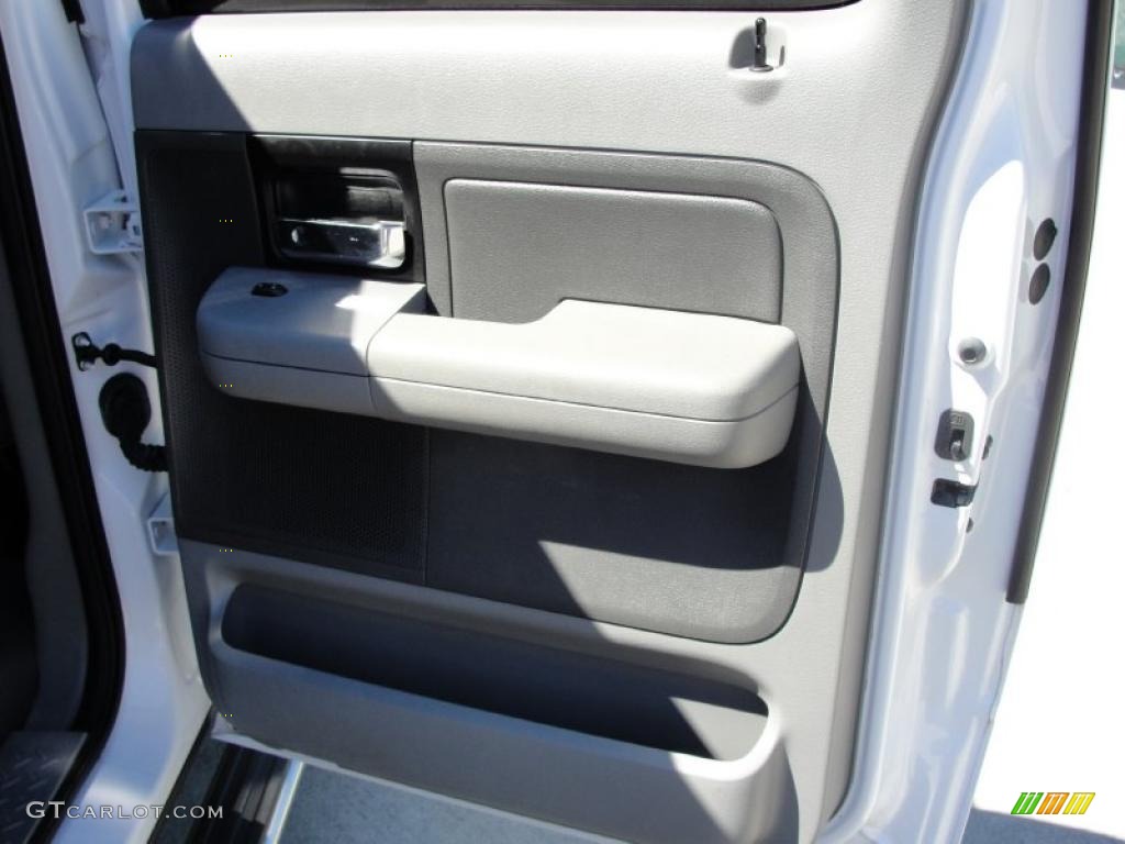 2006 F150 XLT SuperCrew - Oxford White / Medium/Dark Flint photo #27