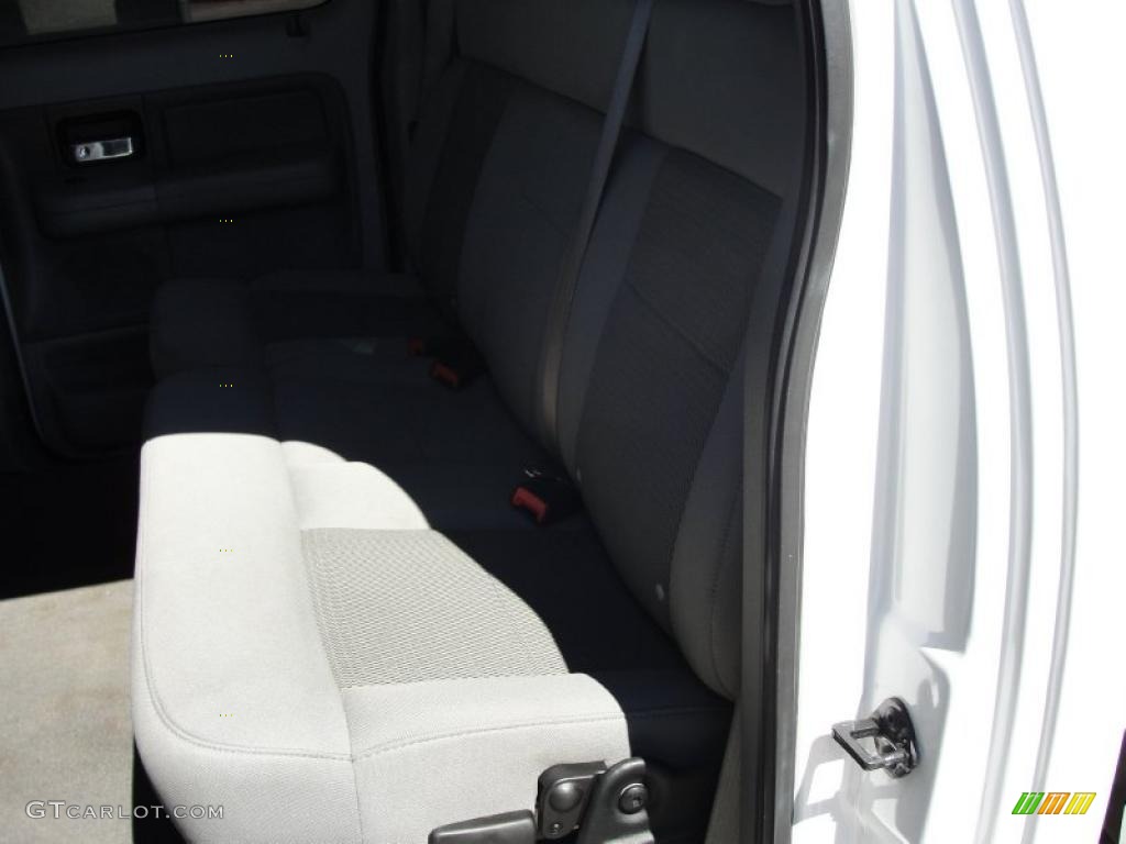 2006 F150 XLT SuperCrew - Oxford White / Medium/Dark Flint photo #30