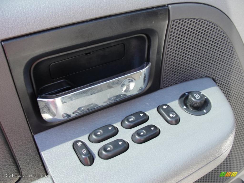 2006 F150 XLT SuperCrew - Oxford White / Medium/Dark Flint photo #32