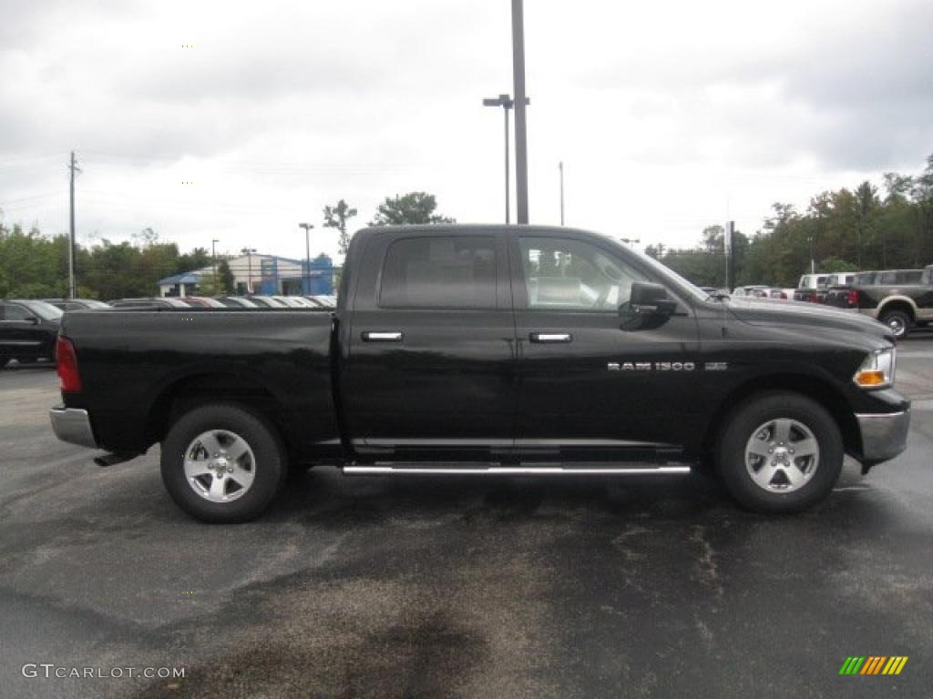 2011 Ram 1500 SLT Crew Cab 4x4 - Brilliant Black Crystal Pearl / Dark Slate Gray/Medium Graystone photo #4