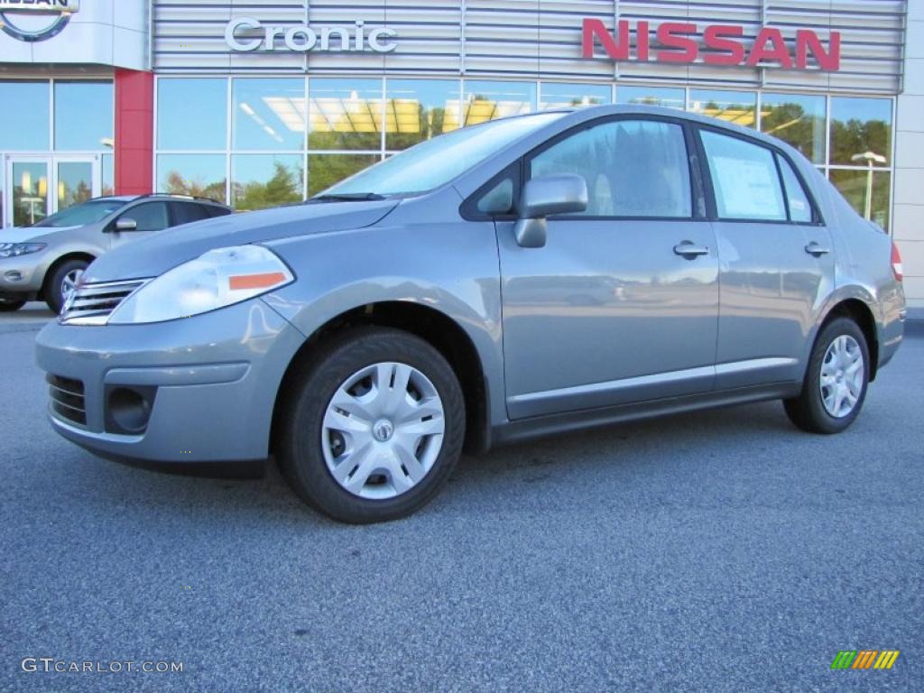 2010 Versa 1.8 S Sedan - Magnetic Gray Metallic / Charcoal photo #1