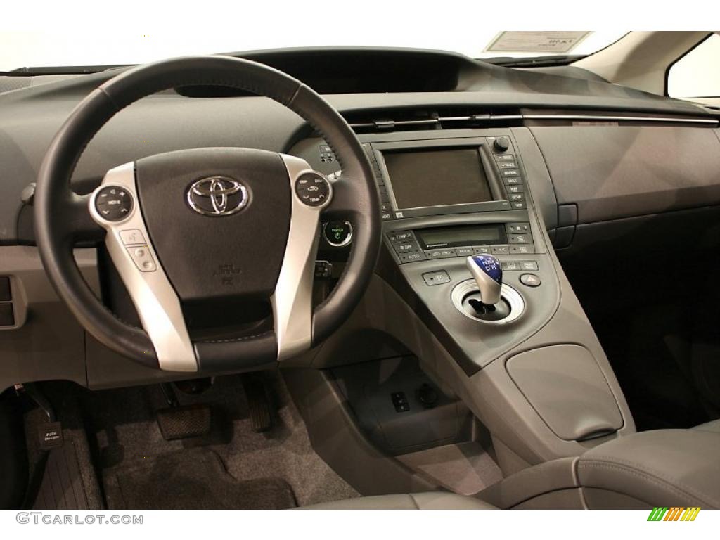 2010 Prius Hybrid V - Barcelona Red Metallic / Dark Gray photo #12