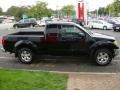 Super Black - Frontier SE V6 King Cab 4x4 Photo No. 5